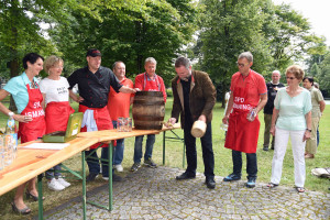 Unser Bürgermeister brauchte zwei Schläge